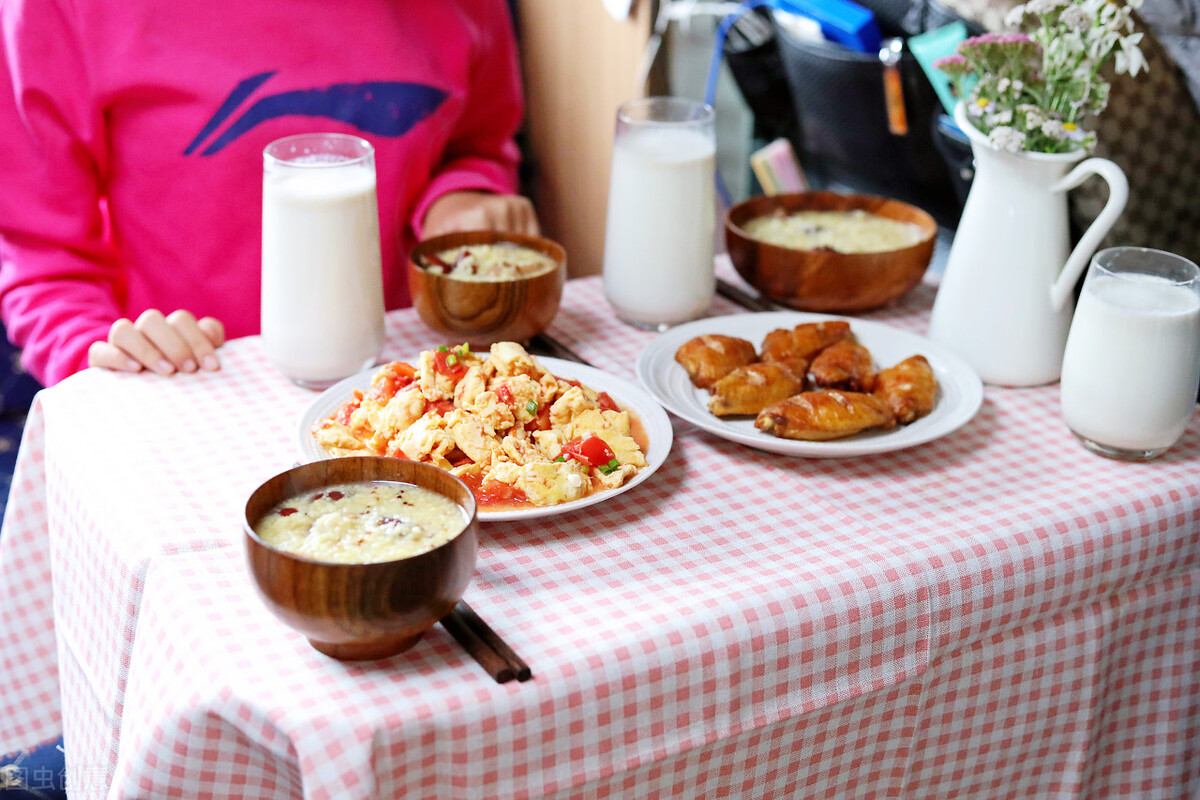 驼奶厂家解释为什么建议秋季喝驼奶？